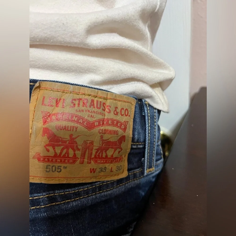 (16) Levi's 505 Classic Blue Jeans with Iconic Patch
